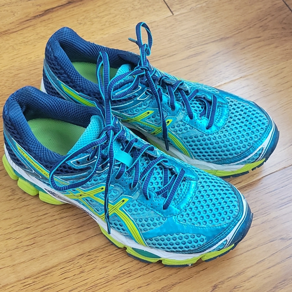 Running shoes